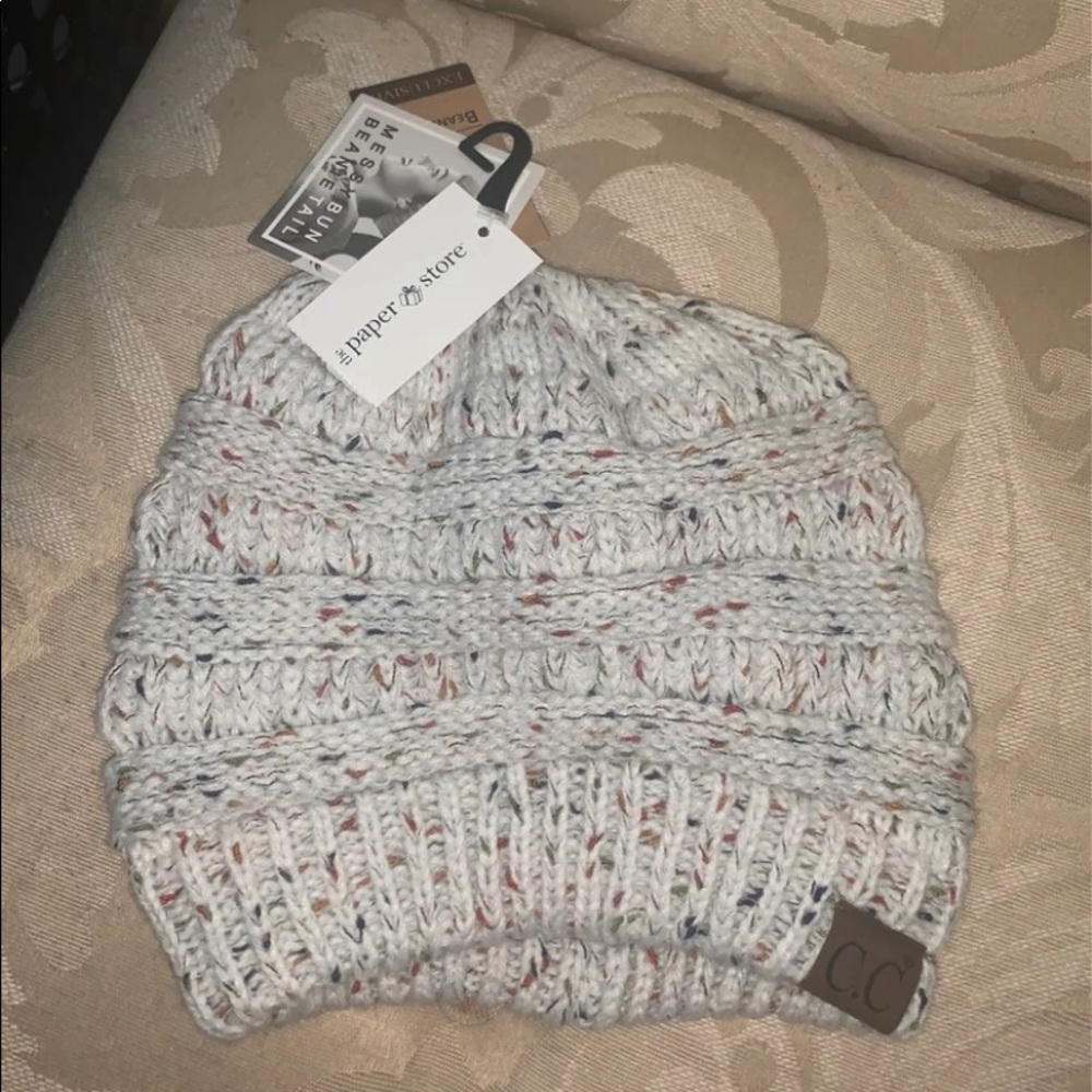 Beanie w/ Ponytail Hole BRAND NEW